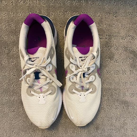 Nike Renew Run Platinum Tint/Vivid Purple/White/Pink | Size: 9 - Picture 2 of 8